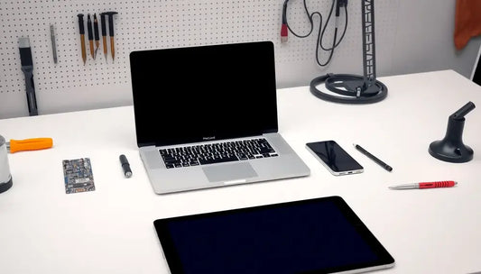 Apple kämpft mit KI-Verzögerungen, investiert Milliarden und plant günstiges MacBook